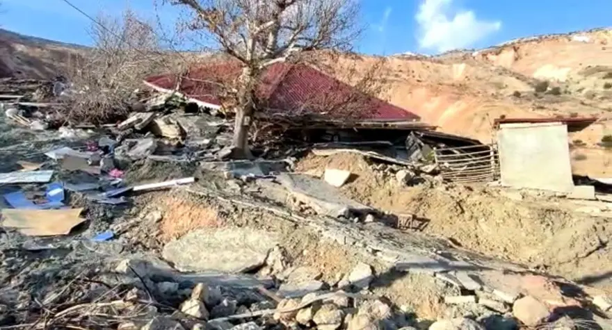 Depremin vurduğu mezrayı bu sefer de heyelan yuttu 6