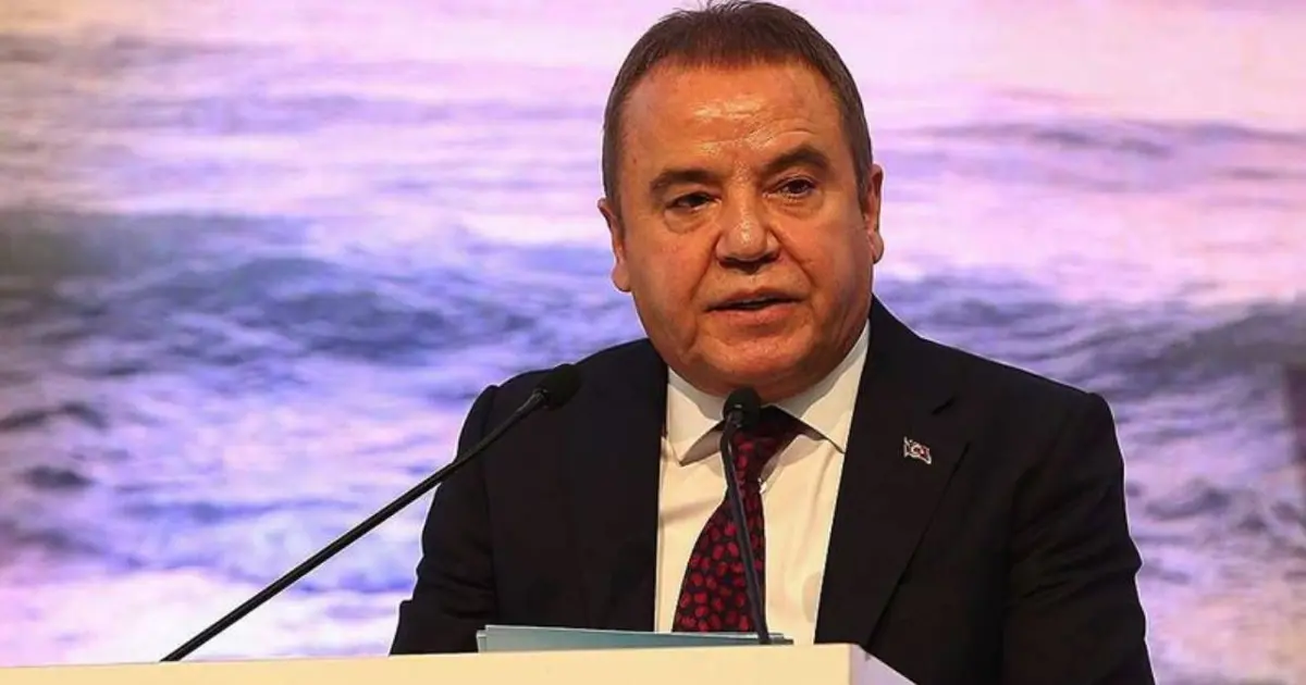 Muhittin Böcek hastaneye kaldırıldı