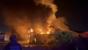 Kocaeli'de geri dönüşüm fabrikasında yangın çıktı