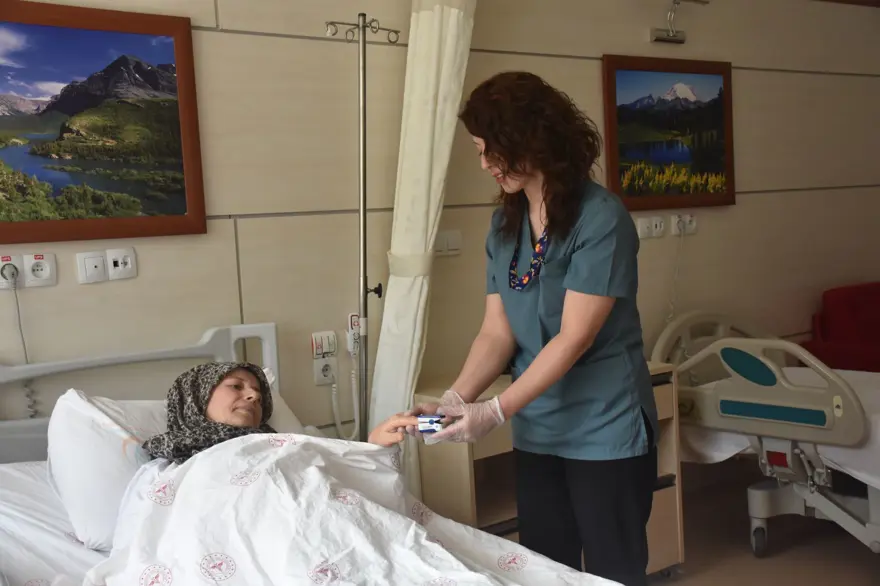 2 şikayetle hastaneye gitti, ameliyatı 3 saat sürdü: Karnından çıkarıldı 