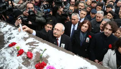 Gazeteci Uğur Mumcu katledilişinin 25'inci yılında anıldı
