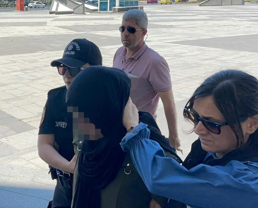 Kayseri’deAtatürk Anıtı’na baltalı saldırı: Saldırgan dayı-yeğen tutuklandı 5