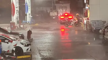 Çorum'da sağanak yağış nedeniyle bazı ev iş yerlerini su bastı