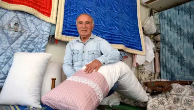Uzun yastık, yerini "küstüm yastığı"na bıraktı: 50 yıldır bu işi yapıyor