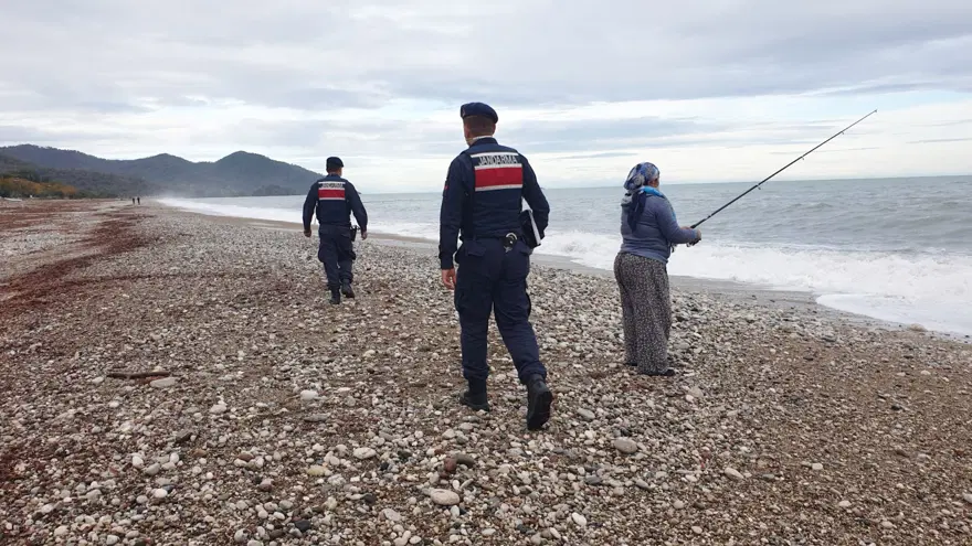 Antalya'daki dalgalar levrek üretim tesisine zarar verince herkes sahile koştu 6