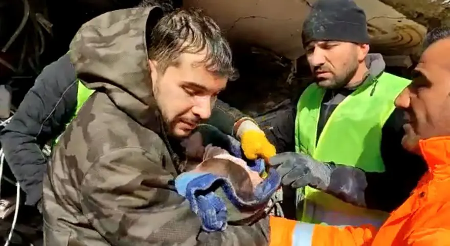 57 SAAT SONRA 7 AYLIK BEBEK KURTARILDI 39