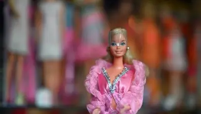 &quot;Doktor Barbie&#x27;ler&quot; topuklu ayakkabı giymemeli ve saçları salık olmamalı