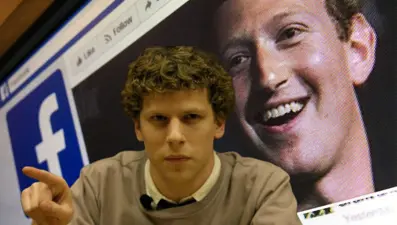 Facebook'un kuruluşunu anlatan Sosyal Ağ filminin devamı geliyor