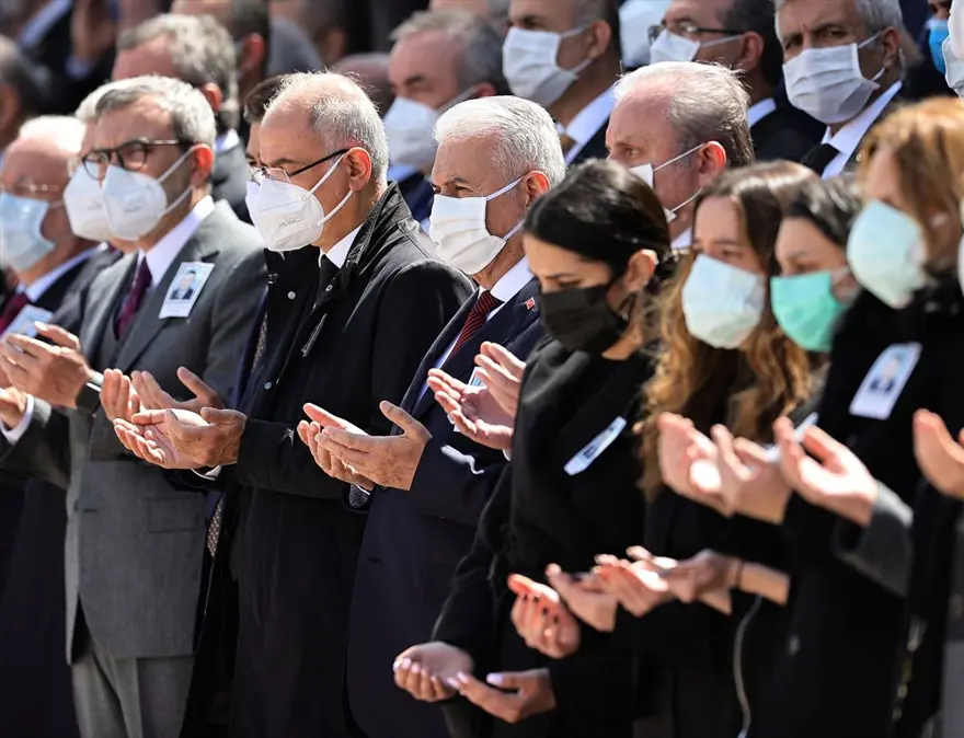 Eski Başbakan Yıldırım Akbulut'a veda 13