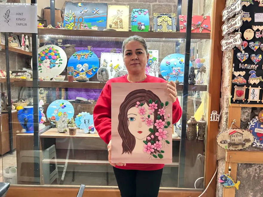 450 yıllık külliyede aile ekonomisine katkı sağlıyorlar: 60 dükkanı da kadınlar işletiyor 