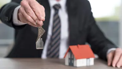 Yetki belgesi olmayan emlakçılık yapamayacak