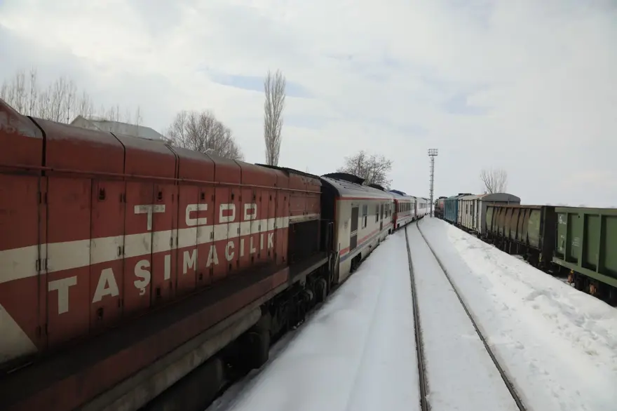 Doğu'nun kış güzelliğini Vangölü Ekspresi ile izliyorlar 9