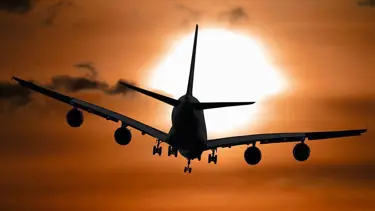 Yolcu uçağında el bagajındaki batarya alev aldı: Acil iniş yapıldı