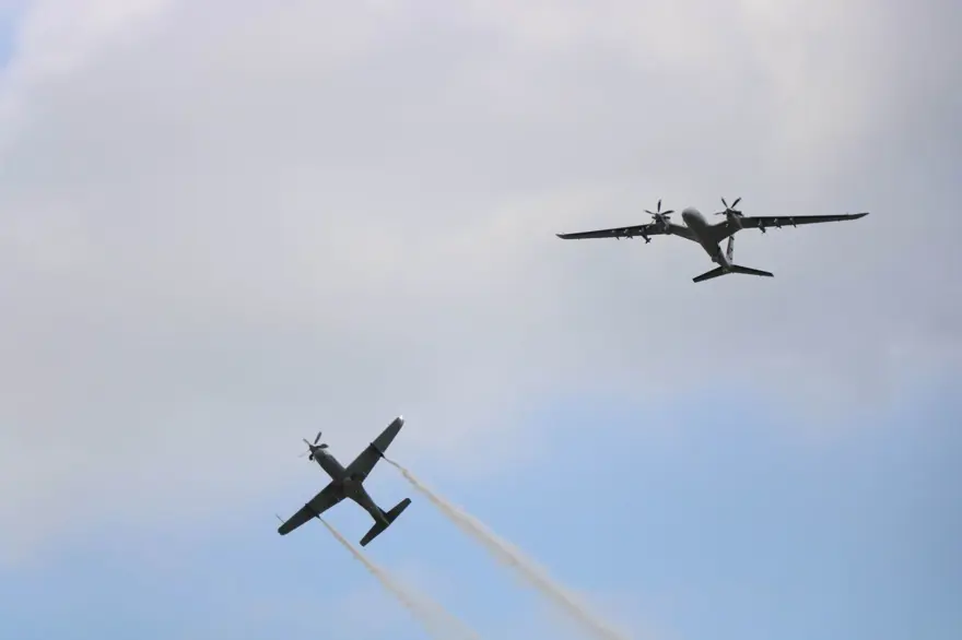Akıncı ile Hürkuş kol uçuşu yaptı 