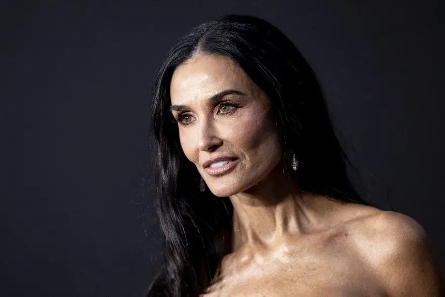 3 çocuk annesi dünyaca ünlü oyuncu Demi Moore, kilo verme sırrını paylaştı! 