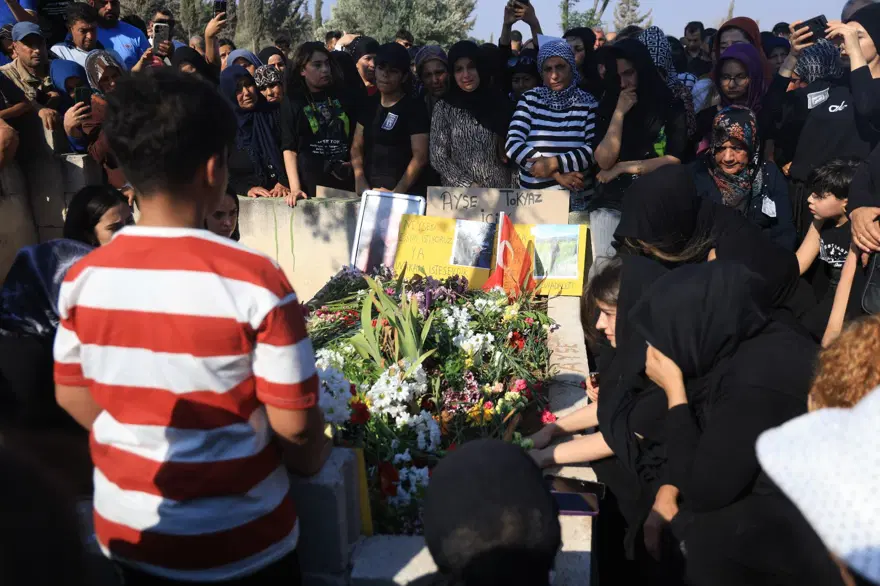 MEZARINA KARANFİL BIRAKILDI 2