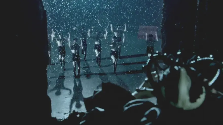 Gaga'dan homoerotik bir askeri fantezi 20