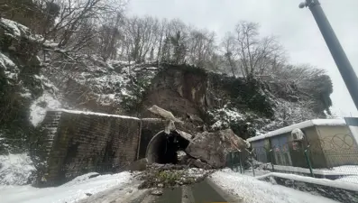 Artvin'de heyelan: Sarp Tüneli ulaşıma kapandı