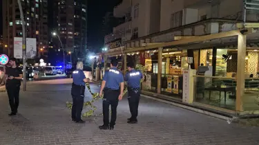 Müşteri dolu pastaneye el bombası attı