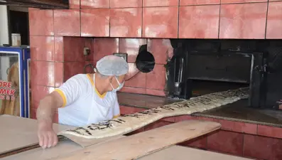 Manisa'da 4 metre uzunluğunda pide üretildi