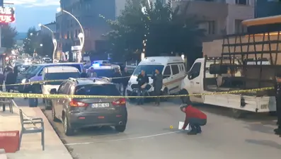 Trafik kavgası kanlı bitti: 1 kişi ayağından silahla vuruldu