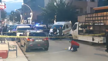 Trafik kavgası kanlı bitti: 1 kişi ayağından silahla vuruldu