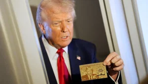 Trump’ın “Altın Kart”ına büyük ilgi: 68 bini aşkın kişi başvurdu Trump’ın “Altın Kart”ına büyük ilgi: 68 bini aşkın kişi başvurdu