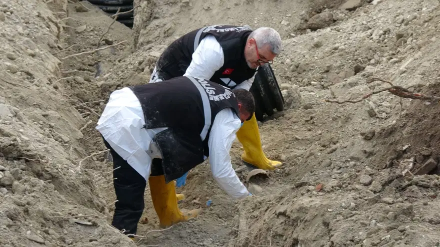Öğretmenevi bahçesindeki kazıda insan kemikleri bulundu! 1