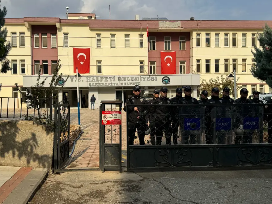 3 belediyeye kayyum: DEM Parti grup toplantısı Mardin'de 1