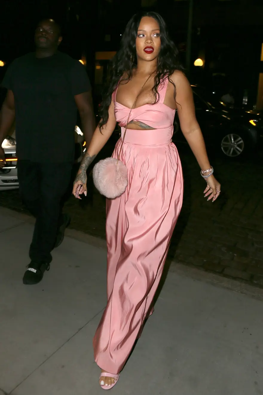 Rihanna’nın pembe stili 1
