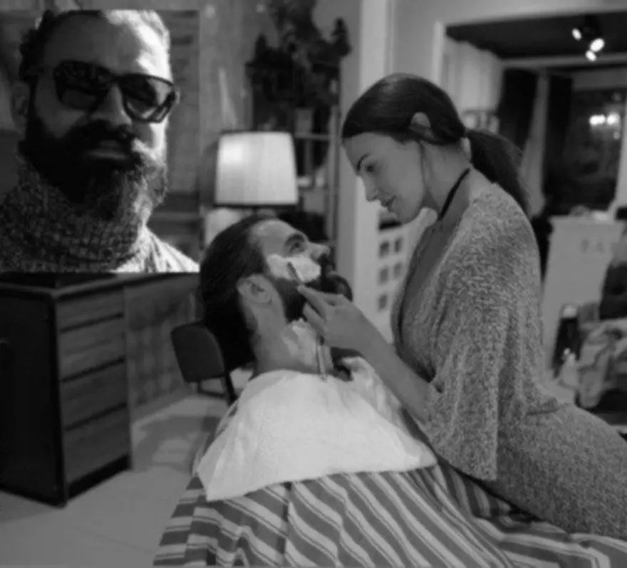 Meryem Uzerli ve kızları 3