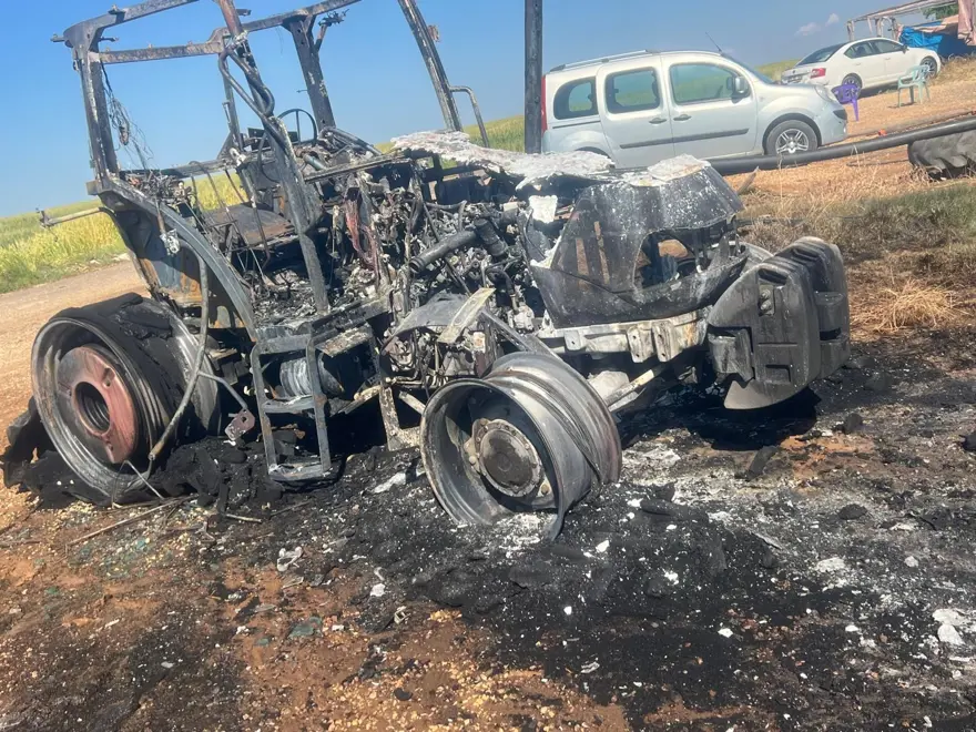 Mardin'de traktör ve trafoları ateşe verdiler 7