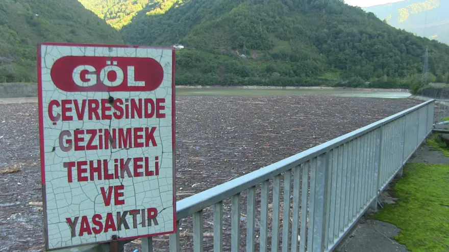 Artvin'deki sel Muratlı Barajı'nı çöplüğe çevirdi Artvin'deki sel Muratlı Barajı'nı çöplüğe çevirdi