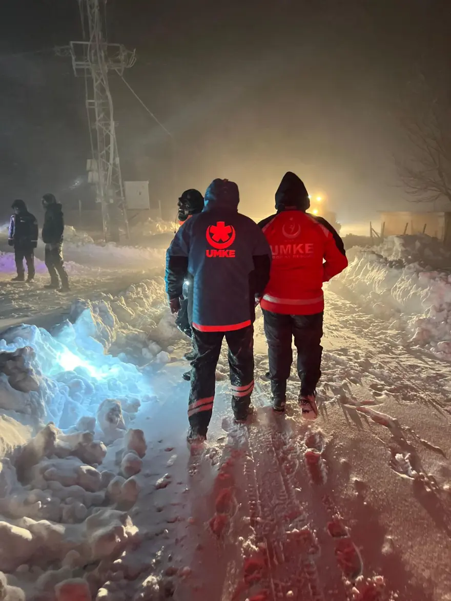 Kardüz Yaylası'nda mahsur kalan 17 kişi ekipler tarafından kurtarıldı 2
