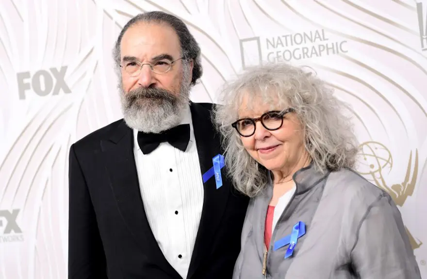 69. Emmy Ödül Töreni’nde ünlülerden mavi kurdeleli Trump mesajı 6