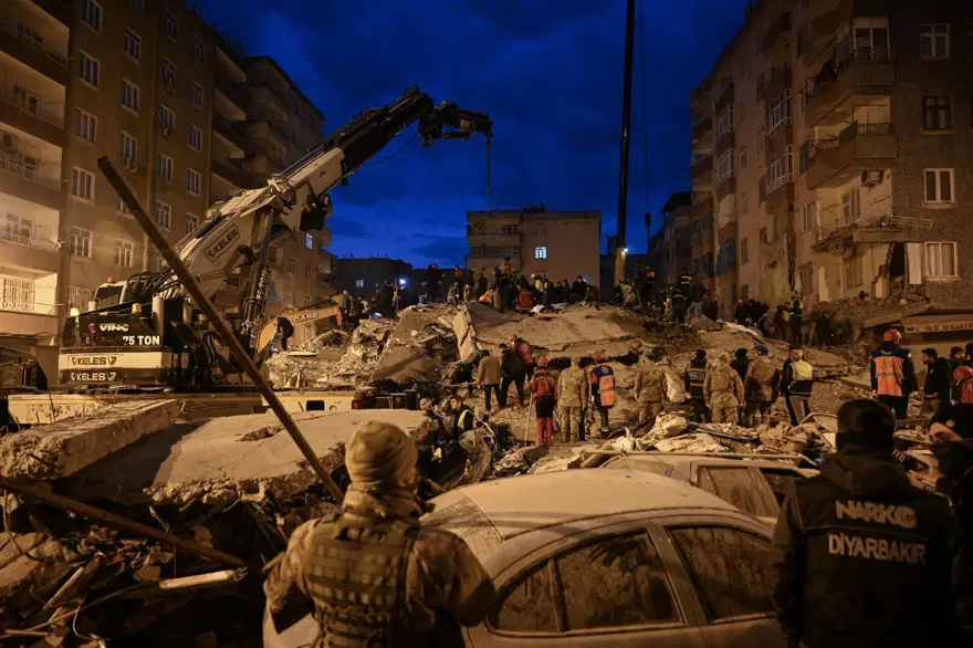 Türkiye yasta | Depremin vurduğu 10 ilden çarpıcı fotoğraflar... 3