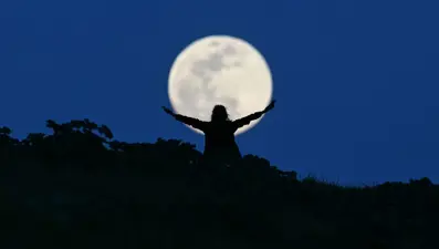 Kaliforniya'dan "karlı ay" manzaraları