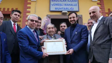 İstanbul'un en yaşlı muhtarı görevini törenle devretti: 39 yıl muhtarlık yaptı