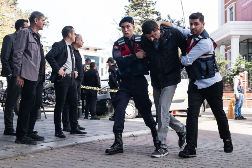 Yenidoğan soruşturması | Savcı kendisini tehdit edenleri böyle izledi, ters kelepçeli geçit yaptırdı 4