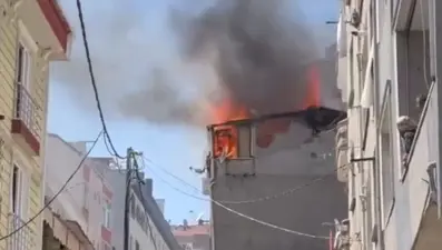 Küçükçekmece'de yangın paniği