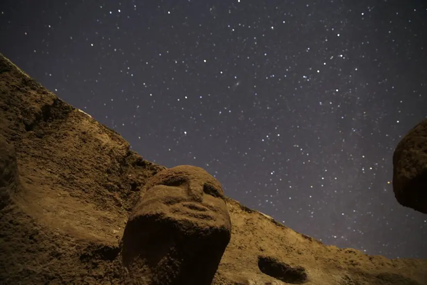 Neolitik dönemin önemli merkezi 'Karahantepe' yıldızların altında 16