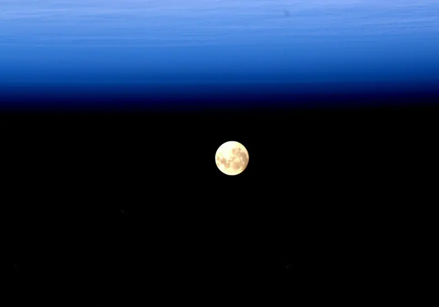 Çok uzaklardan Dünya 17