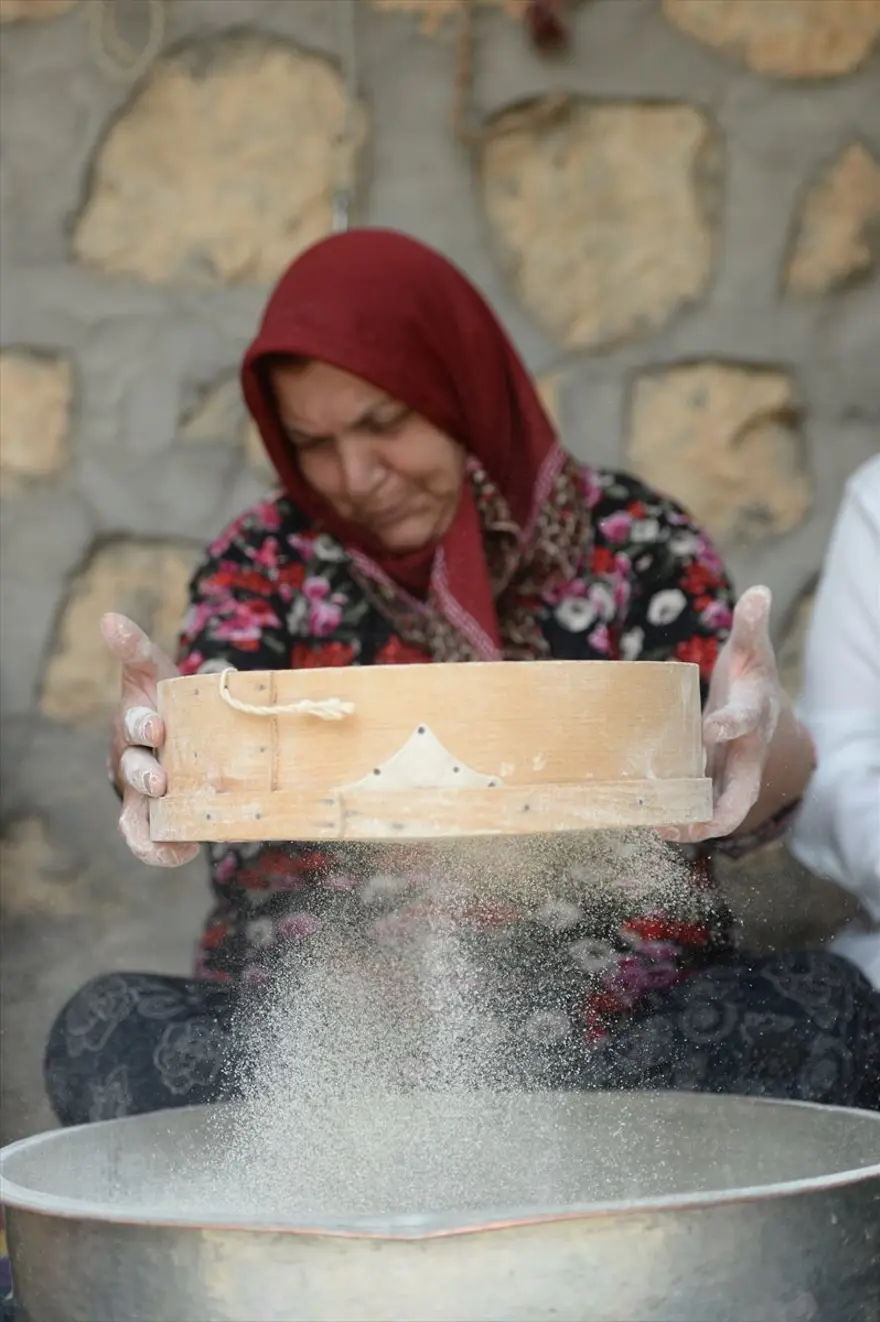 Mezopotamya'nın en eski buğday tohumundan ekmek yaptılar 