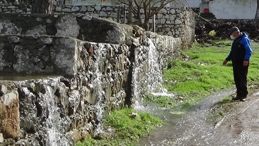 Kazdağları eteklerindeki köyün her yerinden su çıkıyor 5