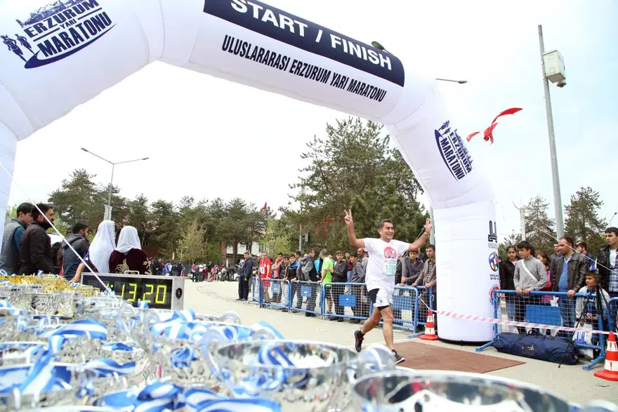 1. Uluslararası Erzurum Yarı Maratonu koşuldu 13 1. Uluslararası Erzurum Yarı Maratonu koşuldu 13