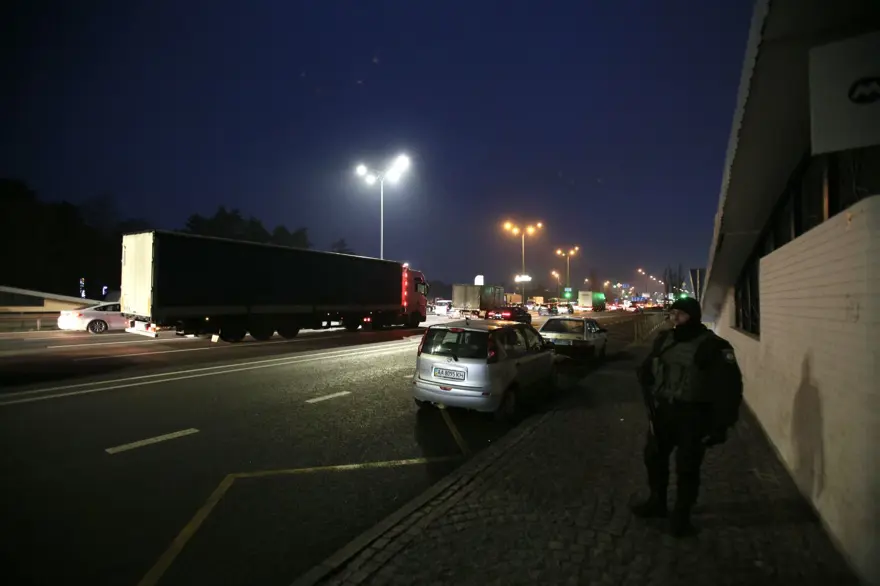 Kiev'de yaşayanlar şehri terk ediyor 12