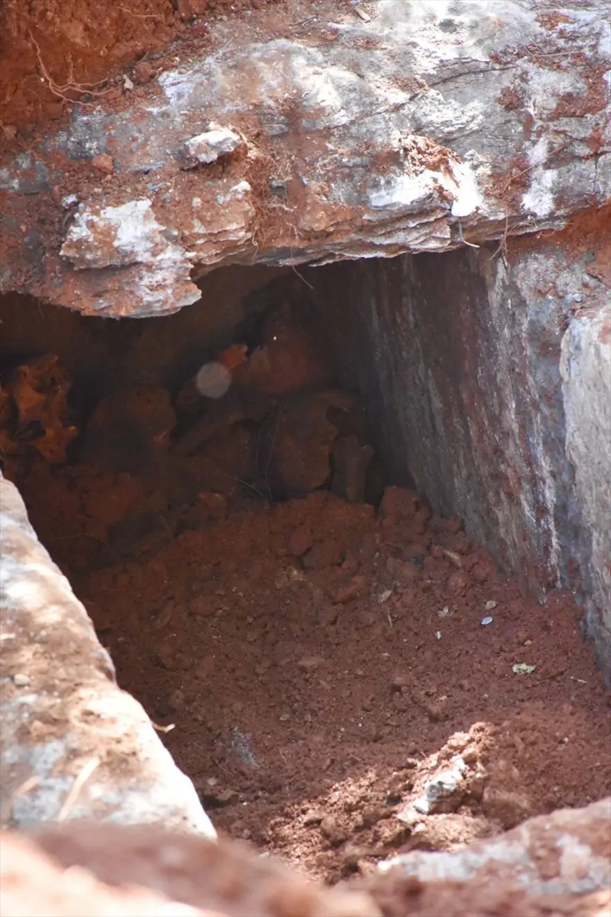 Sulama kanalı kazısında tarihi mezar bulundu 4