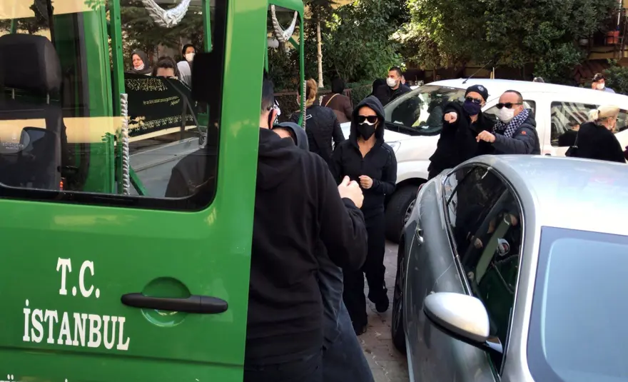 Ünlü modacı Nur Yerlitaş son yolculuğuna uğurlandı 16
