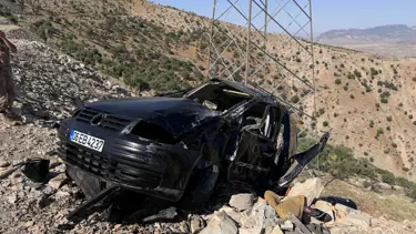 Şarampole devrilen hafif ticari araçtaki 3 kişi öldü, 3 kişi yaralandı