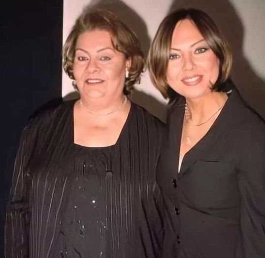 Ebru Gündeş'in annesi Müjgan Bilgin hayatını kaybetti